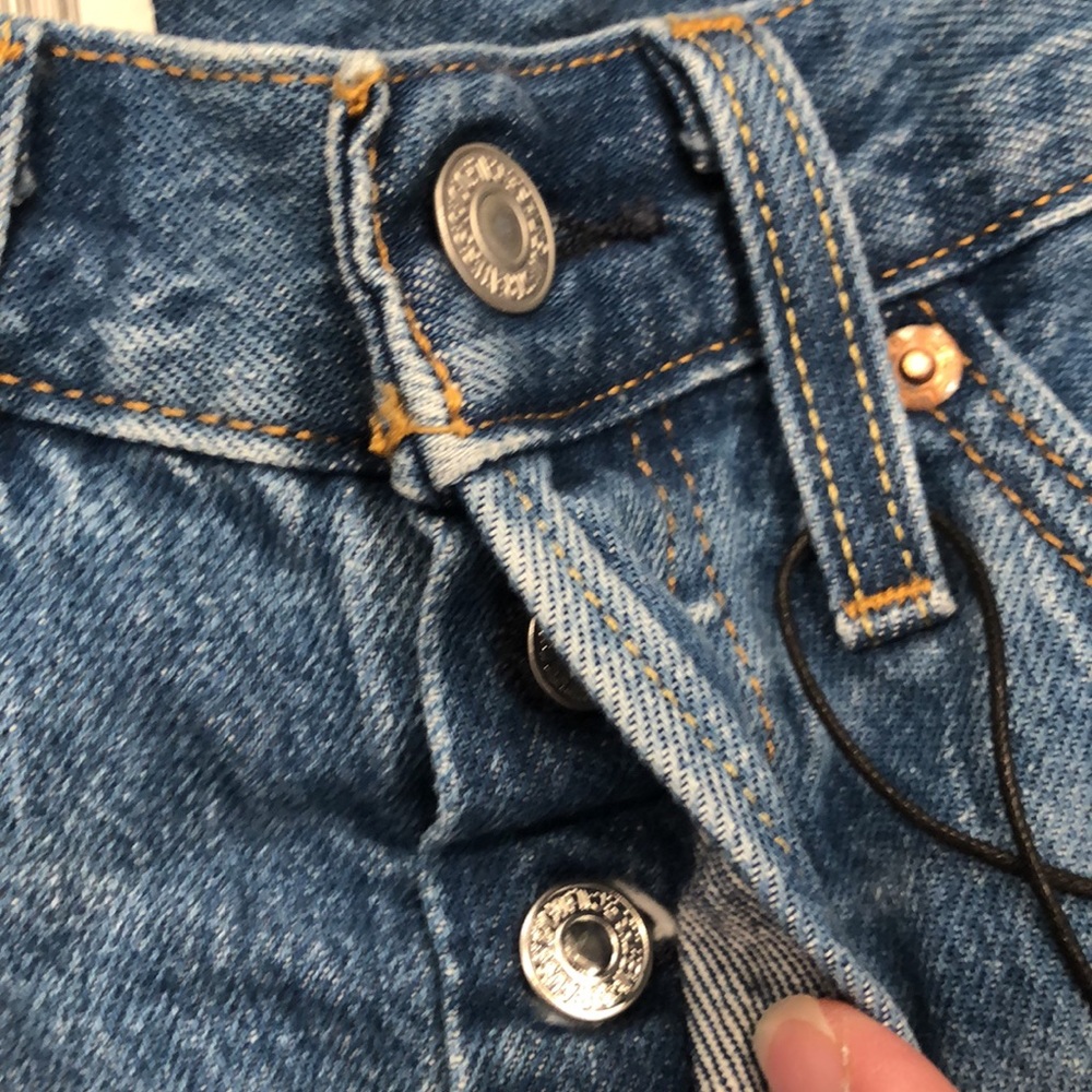501 LEVI’S CUT OFF SHORTS - Picture 4 of 10